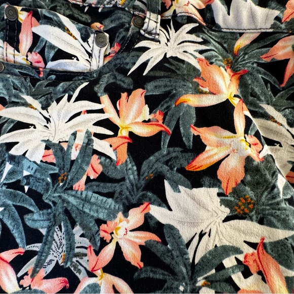 Suko Jeans Women’s Jean Shorts Floral Size 14 - Picture 7 of 14